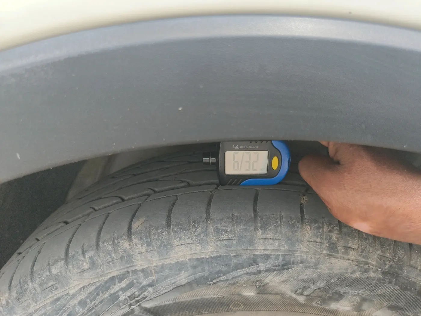2021 Mahindra XUV300 W6 1.2 PETROL AMT, Petrol, Automatic, 21,905 km, tyre
