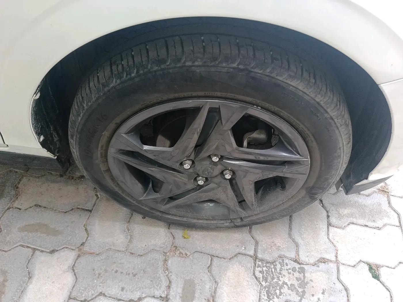 2021 Hyundai NEW I20 SPORTZ 1.2 MT, Petrol, Manual, 29,277 km, tyre