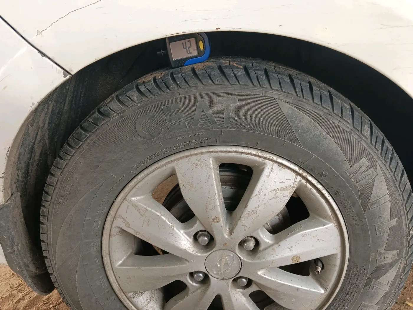 2013 Hyundai i20 SPORTZ 1.2, CNG, Manual, 1,62,671 km, tyre