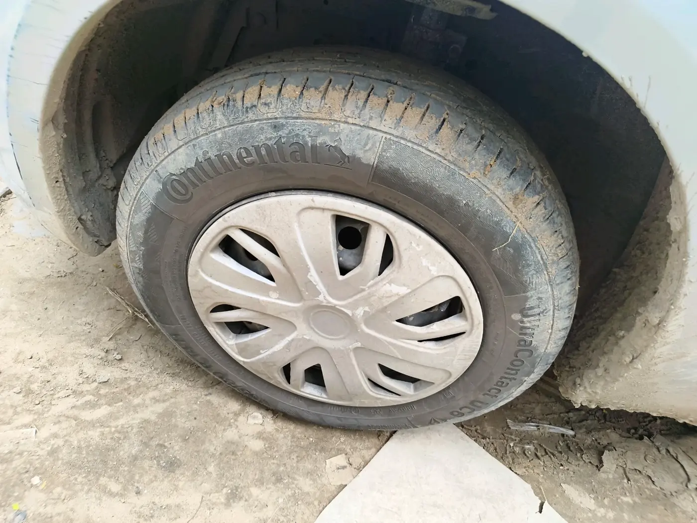 2013 Maruti Swift VXI, Petrol, Manual, 83,212 km, tyre