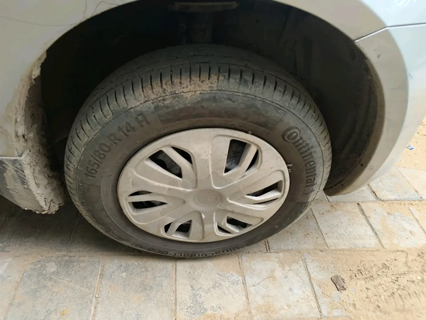 2013 Maruti Swift VXI, Petrol, Manual, 83,212 km, tyre