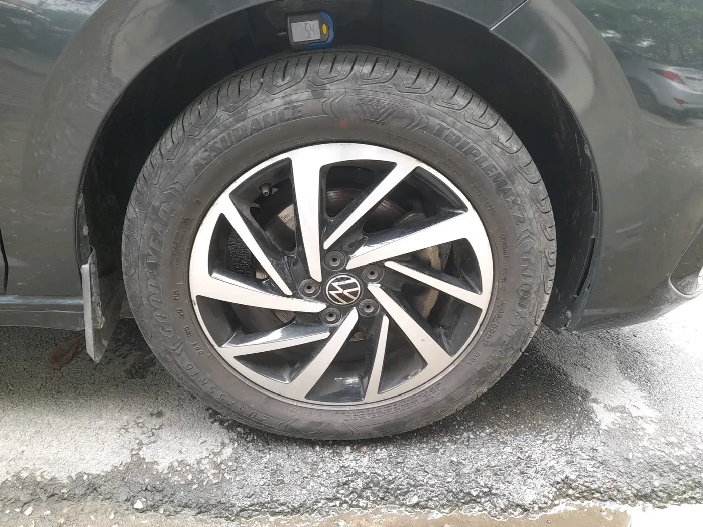 2022 Volkswagen VIRTUS TOPLINE TSI 1.0 AT, Petrol, Automatic, 31,469 km, tyre