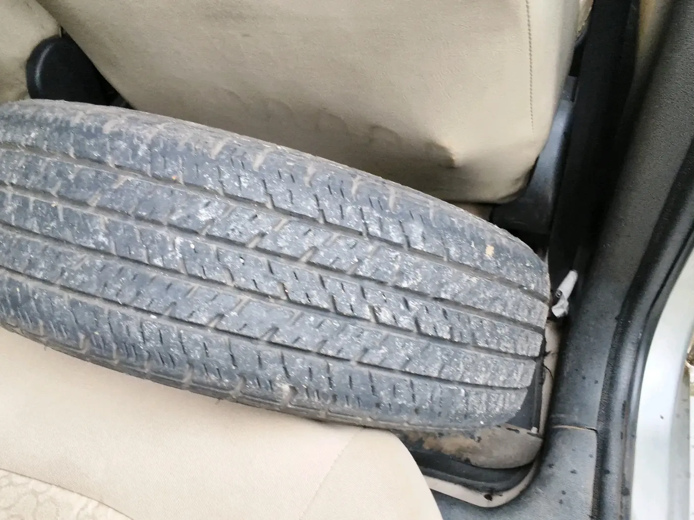 2012 Tata Indica Vista LX QUADRAJET, Diesel, Manual, 2,08,514 km, tyre