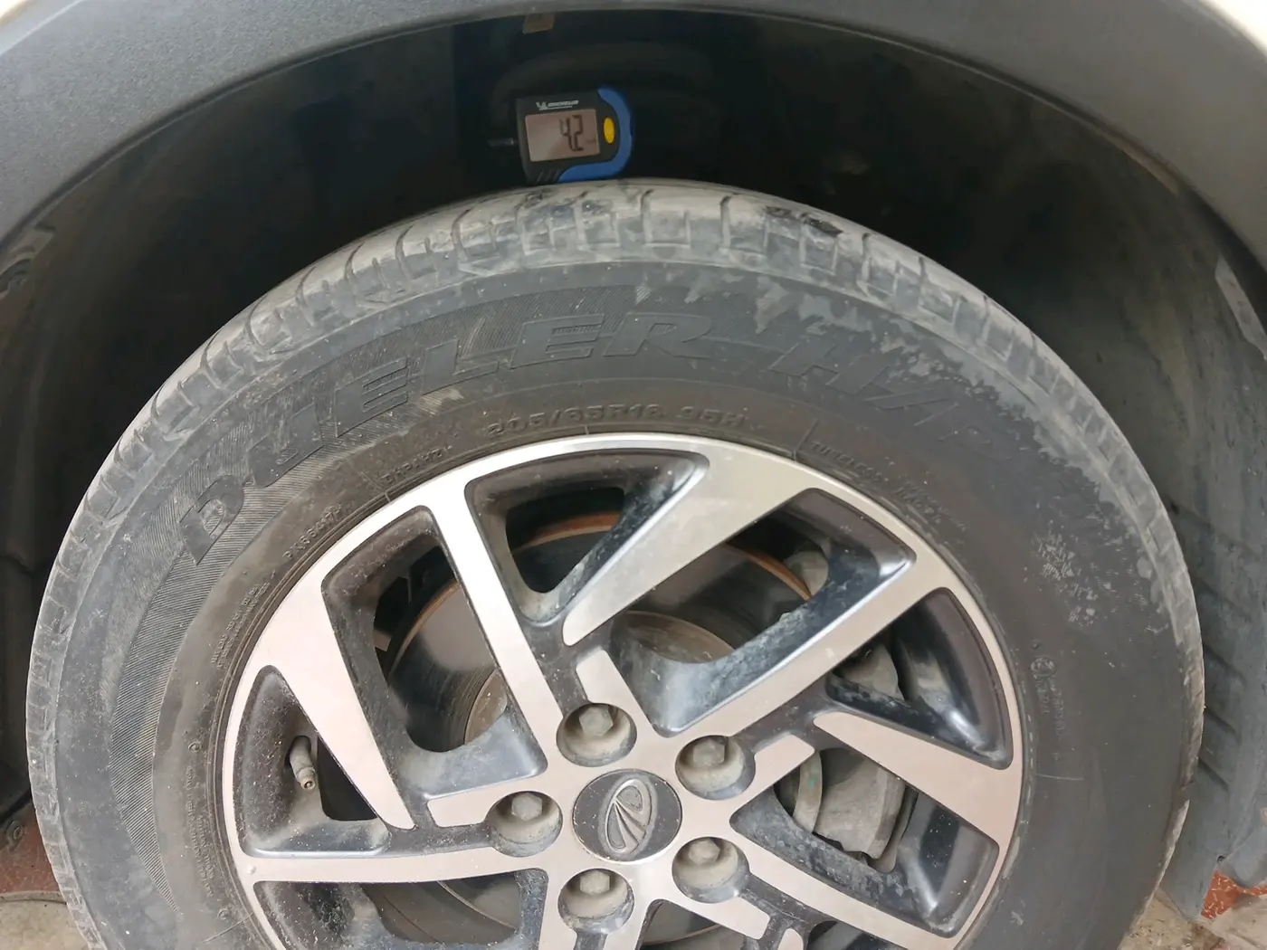 2022 Mahindra XUV300 W8 (O) 1.2 PETROL, Petrol, Manual, 42,473 km, tyre