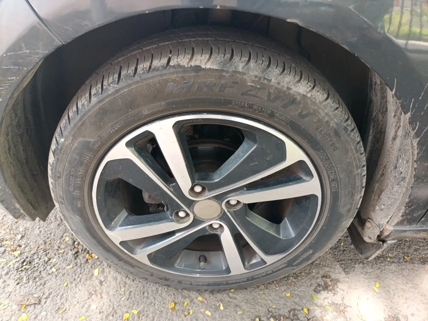 2020 Tata ALTROZ XZ PETROL, Petrol, Manual, 42,516 km, tyre