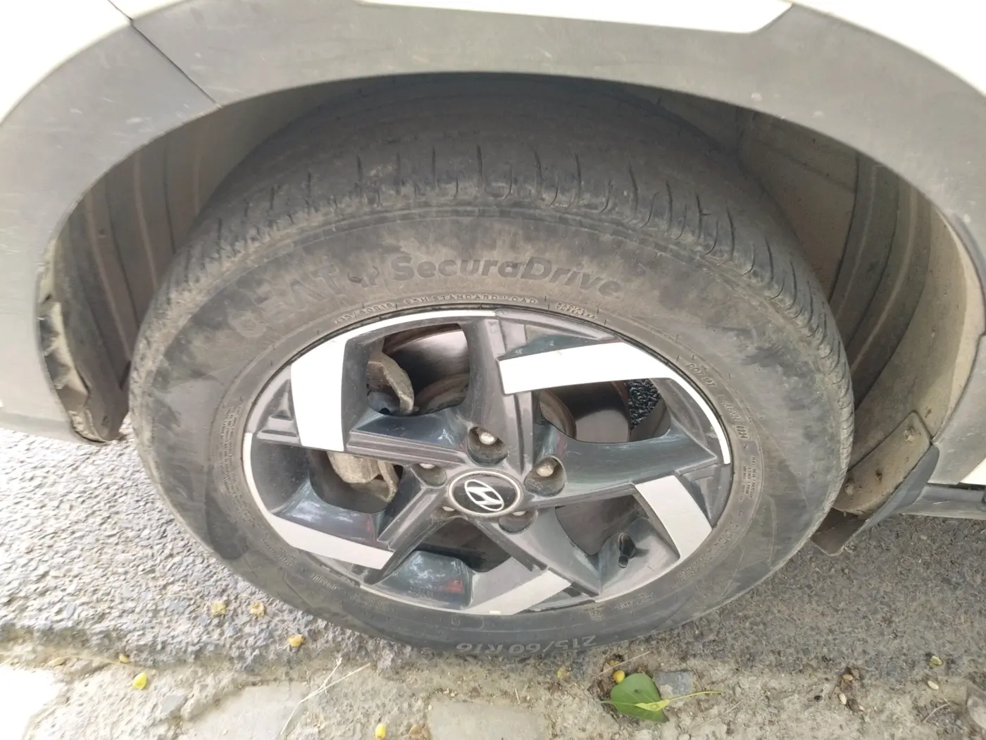 2019 Hyundai VENUE SX 1.0 TURBO DUAL TONE, Petrol, Manual, 1,20,848 km, tyre