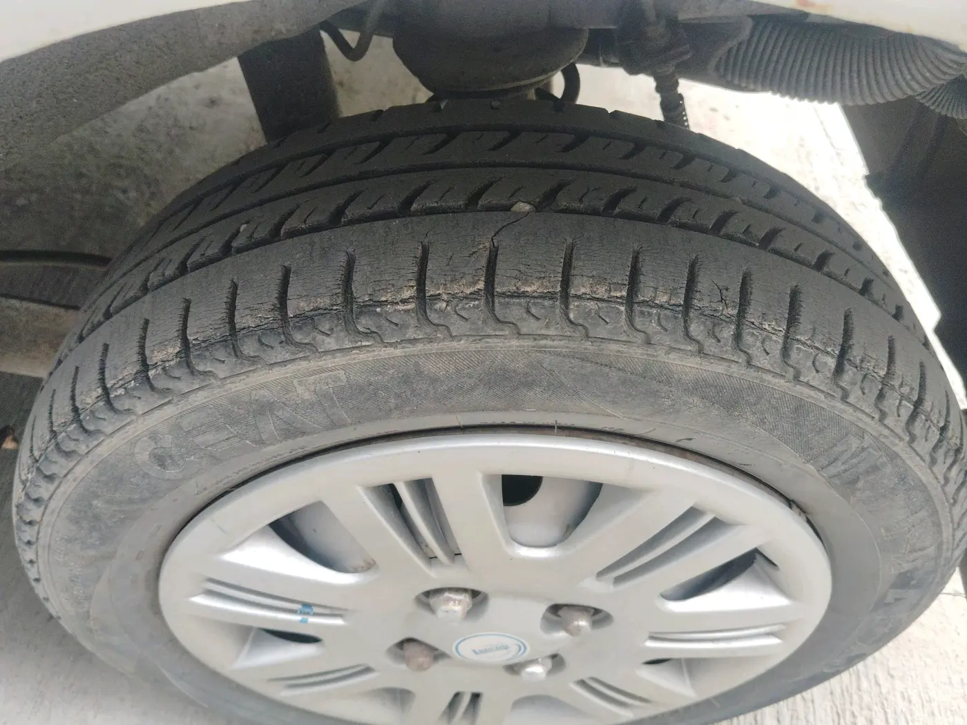 2012 Hyundai Santro Xing GLS, CNG, Manual, 91,683 km, tyre