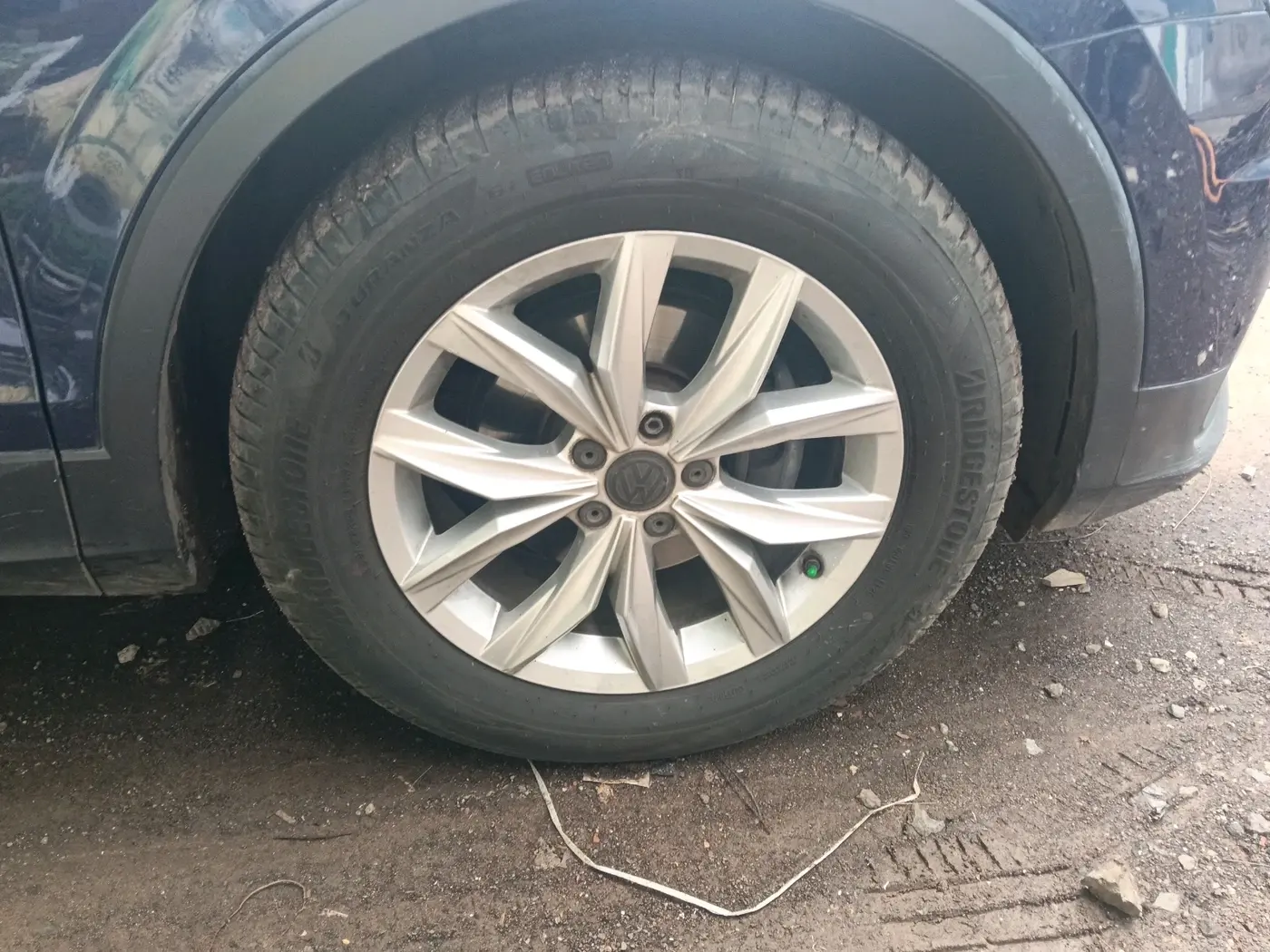 2017 Volkswagen TIGUAN HIGHLINE TDI AT, Diesel, Automatic, 1,31,218 km, tyre