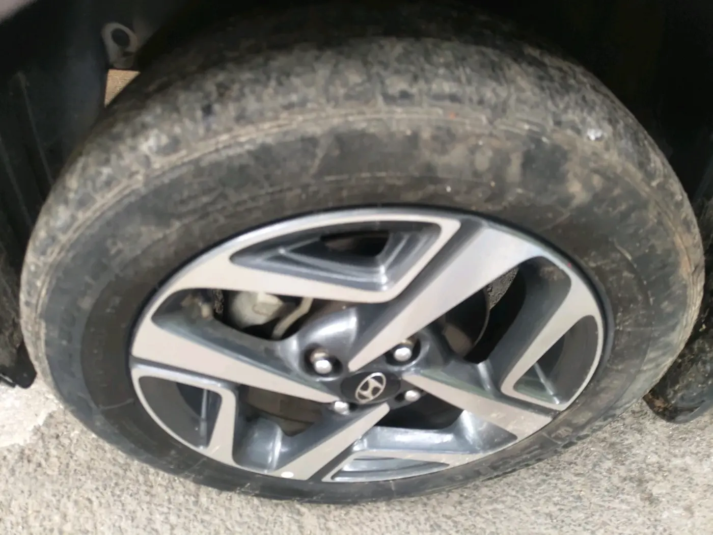 2021 Hyundai AURA SX 1.2, Petrol, Manual, 51,152 km, tyre