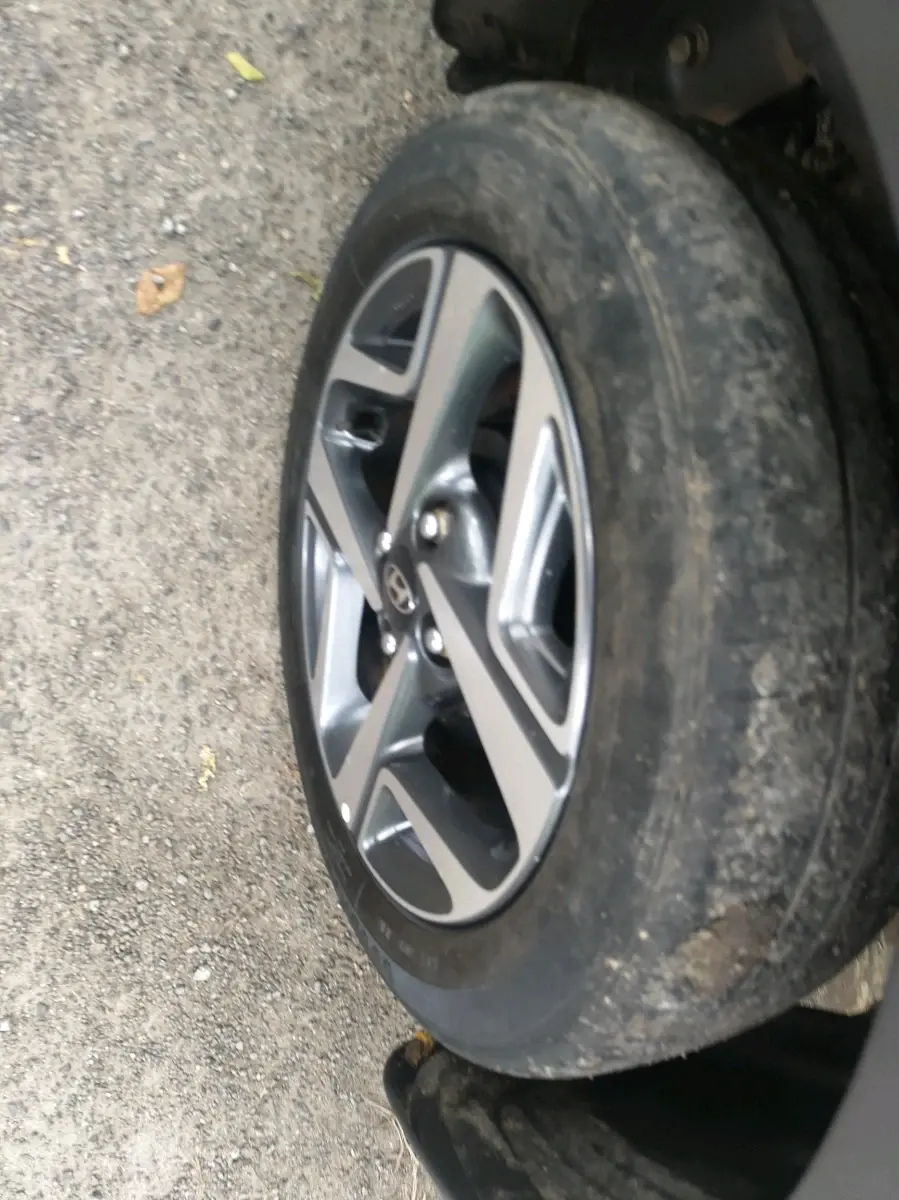 2021 Hyundai AURA SX 1.2, Petrol, Manual, 51,152 km, tyre
