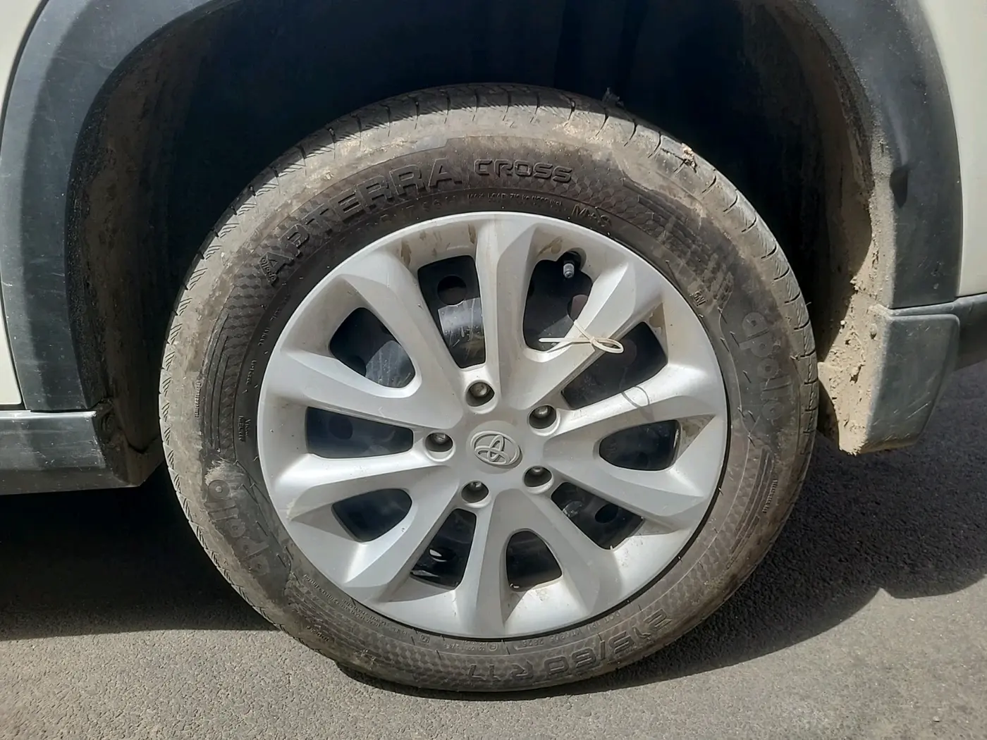 2025 Toyota URBAN CRUISER HYRYDER E NEO DRIVE, Petrol, Manual, 25,838 km, tyre