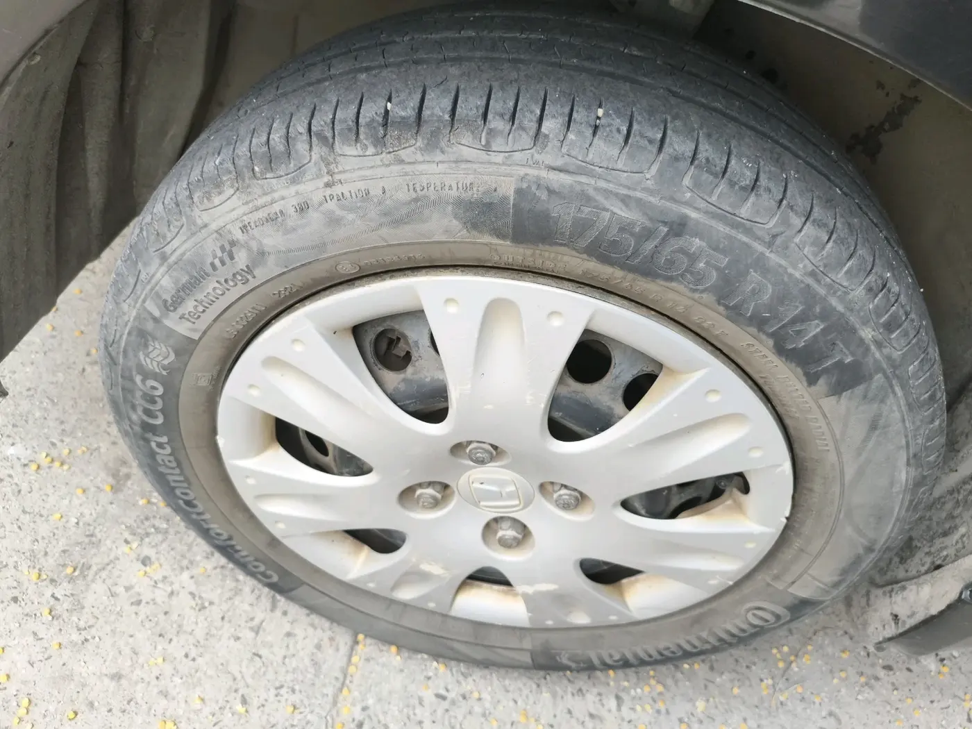 2015 Honda Amaze 1.2L I-VTEC S, Petrol, Manual, 63,819 km, tyre