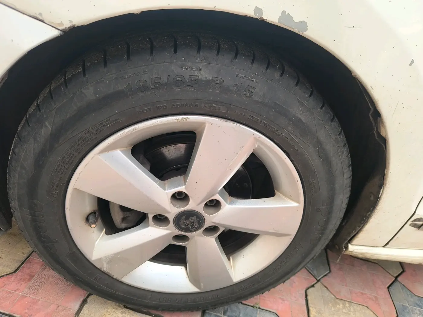 2016 Skoda Rapid 1.5 TDI CR STYLE PLUS AT, Diesel, Automatic, 2,37,867 km, tyre