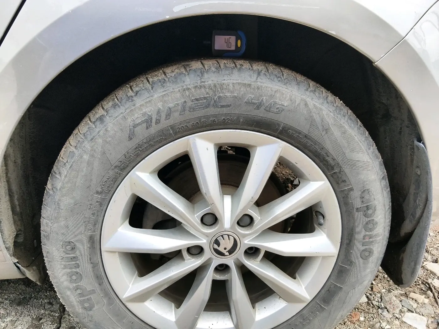 2015 Skoda Octavia ELEGANCE 1.8 TSI AT, Petrol, Automatic, 1,79,767 km, tyre