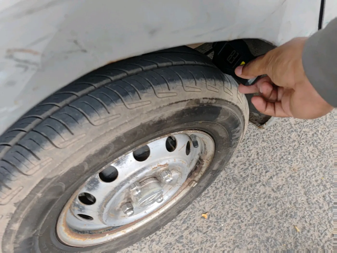 2016 Hyundai Eon ERA +, CNG, Manual, 87,930 km, tyre
