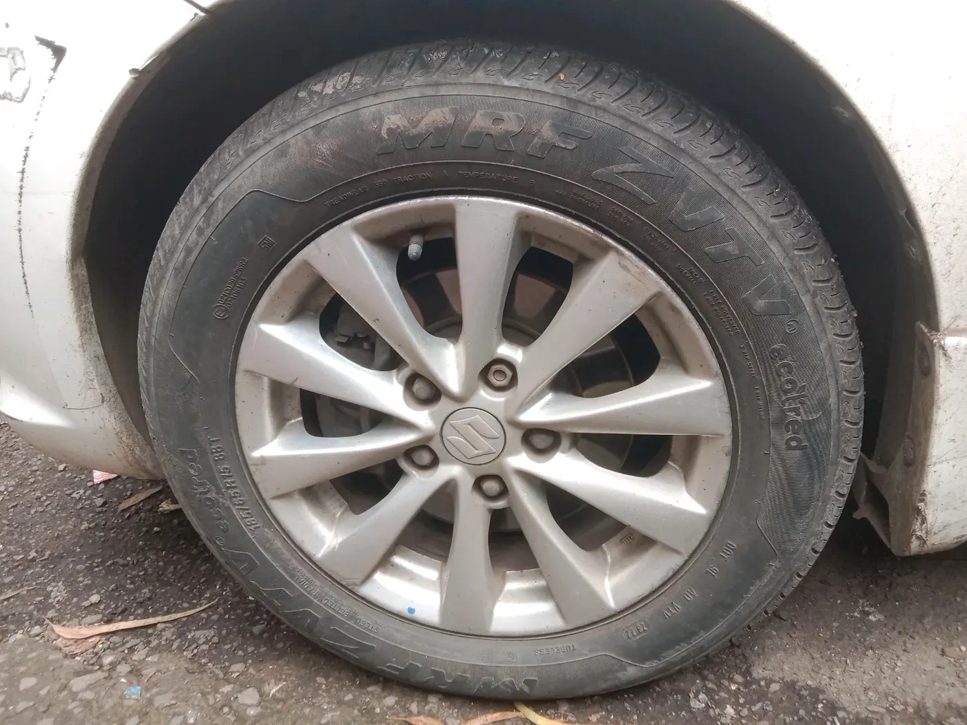 2013 Maruti Ertiga ZXI, Petrol, Manual, 8,412 km, tyre