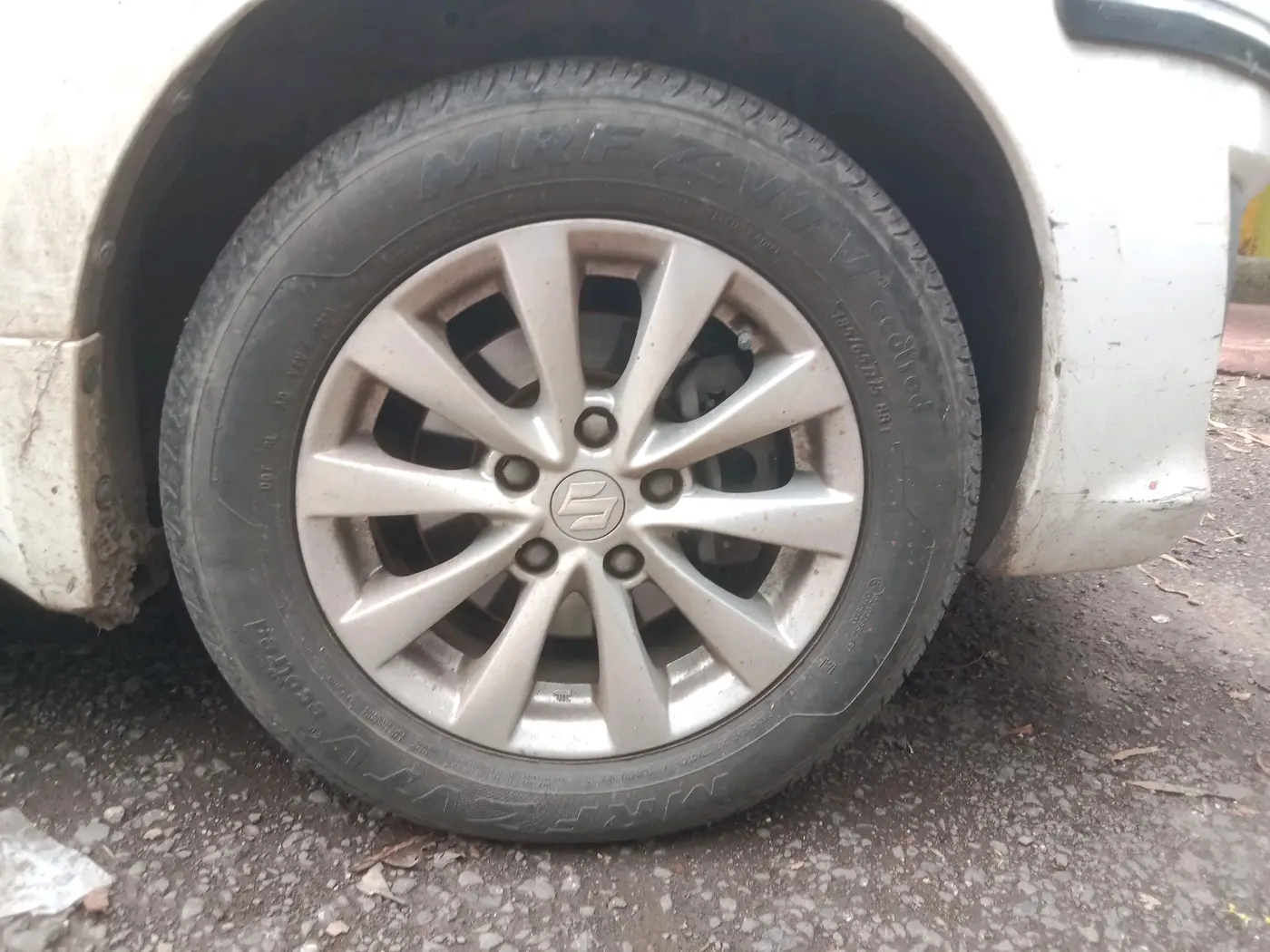 2013 Maruti Ertiga ZXI, Petrol, Manual, 8,412 km, tyre