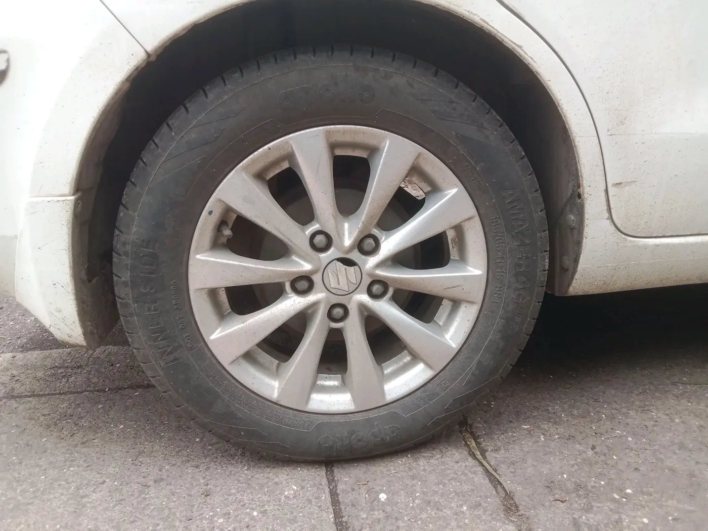 2013 Maruti Ertiga ZXI, Petrol, Manual, 8,412 km, tyre