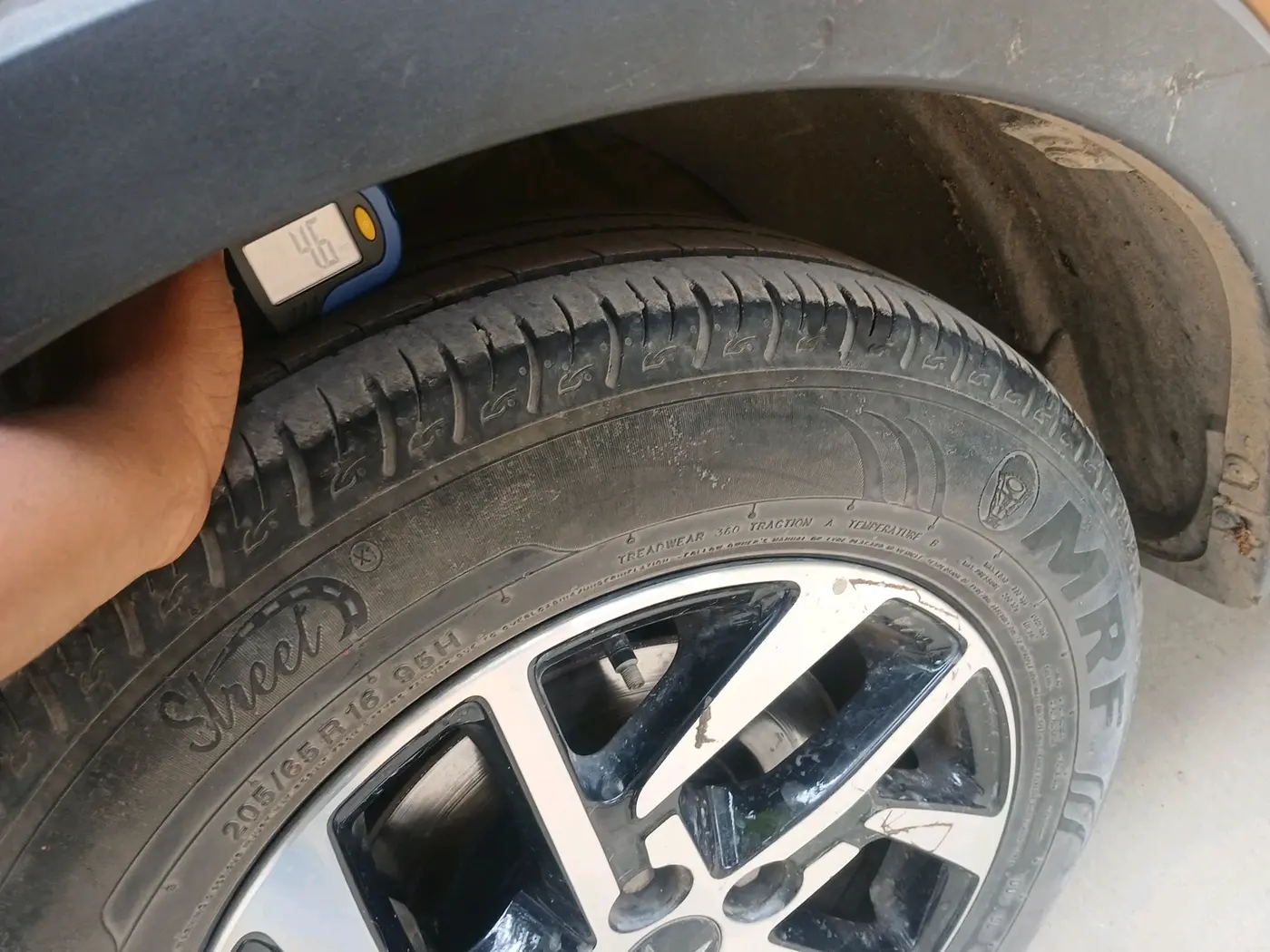 2022 Mahindra XUV300 W8 (O) 1.2 PETROL, Petrol, Manual, 35,277 km, tyre