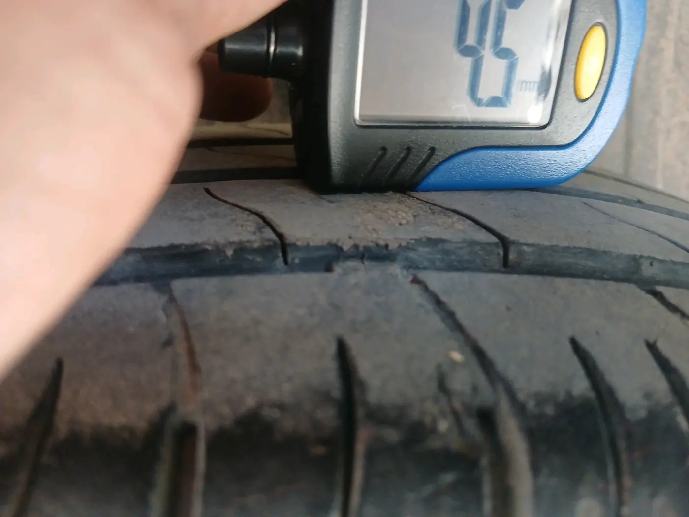 2022 Mahindra XUV300 W8 (O) 1.2 PETROL, Petrol, Manual, 35,277 km, tyre