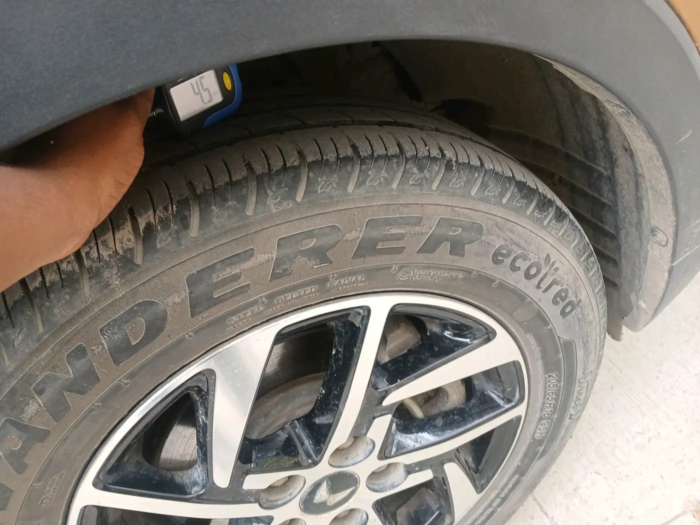 2022 Mahindra XUV300 W8 (O) 1.2 PETROL, Petrol, Manual, 35,277 km, tyre