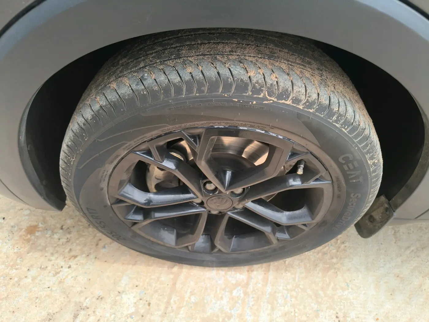 2023 Skoda KUSHAQ STYLE 1.5L TSI DSG, Petrol, Automatic, 31,504 km, tyre