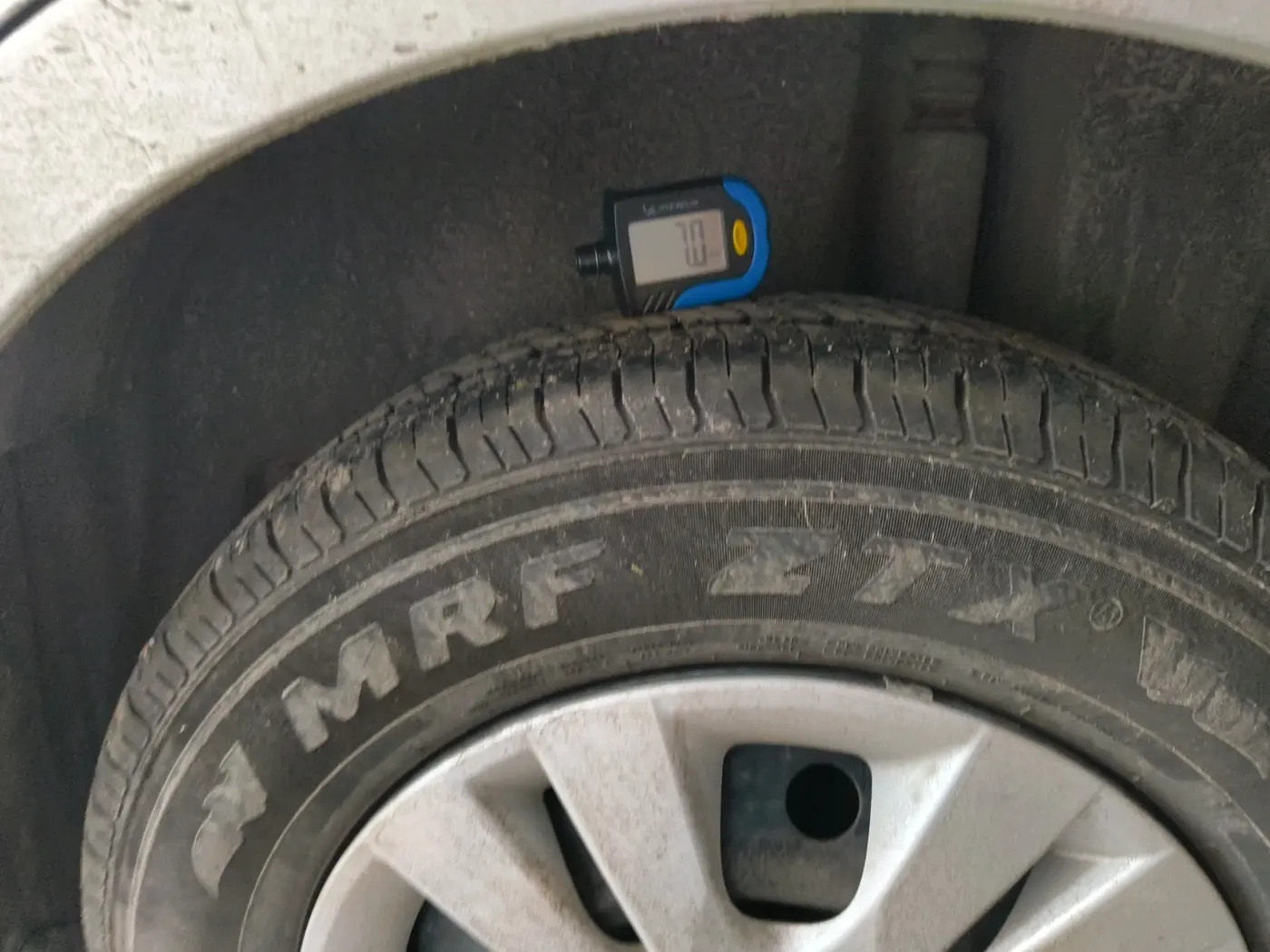 2012 Maruti Swift Dzire VXI, Petrol, Manual, 99,000 km, tyre