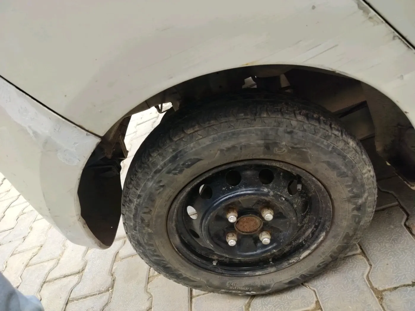 2012 Hyundai Eon ERA +, Petrol, Manual, 1,01,794 km, tyre