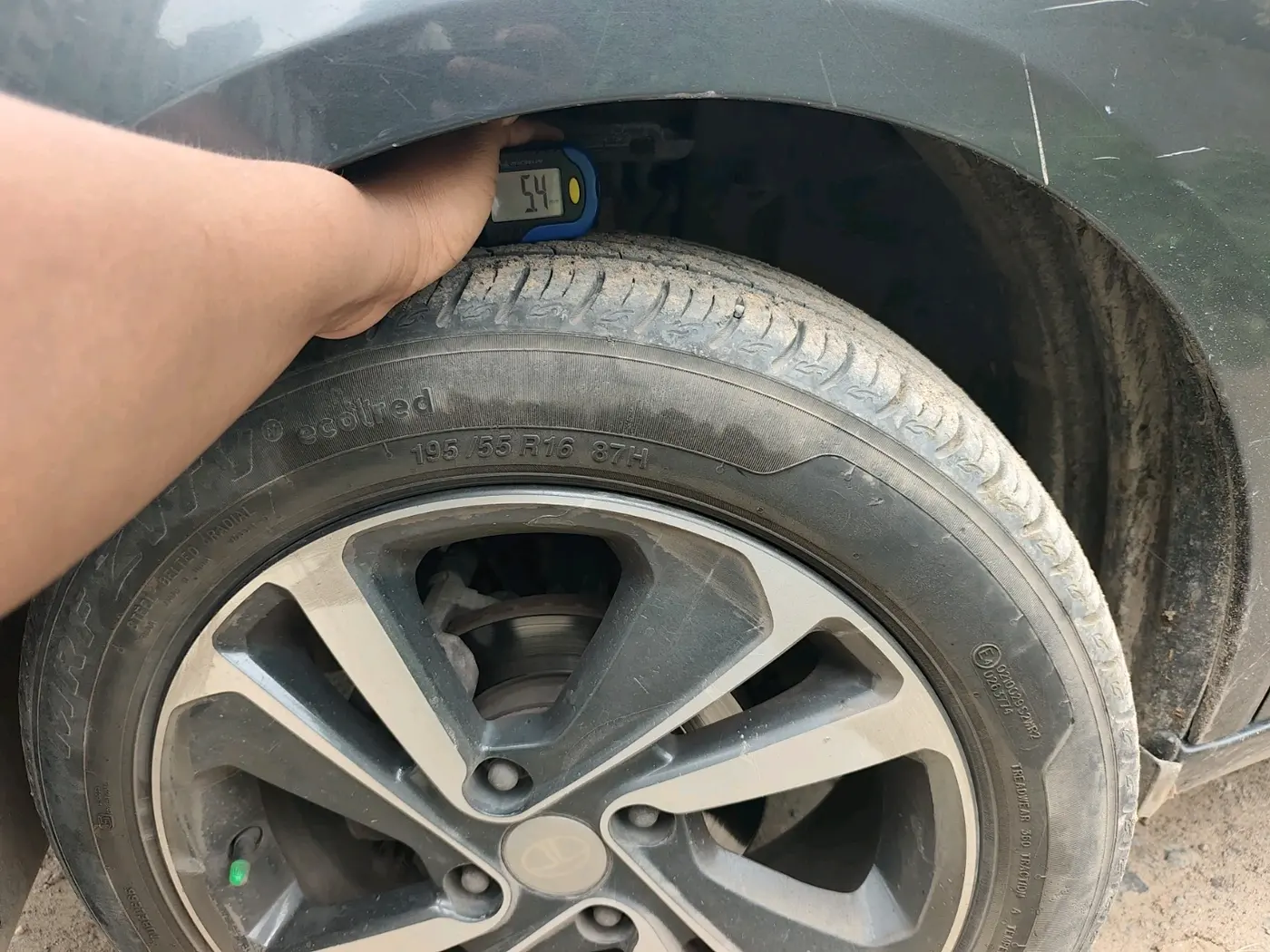 2021 Tata ALTROZ XZ PETROL, Petrol, Manual, 40,071 km, tyre