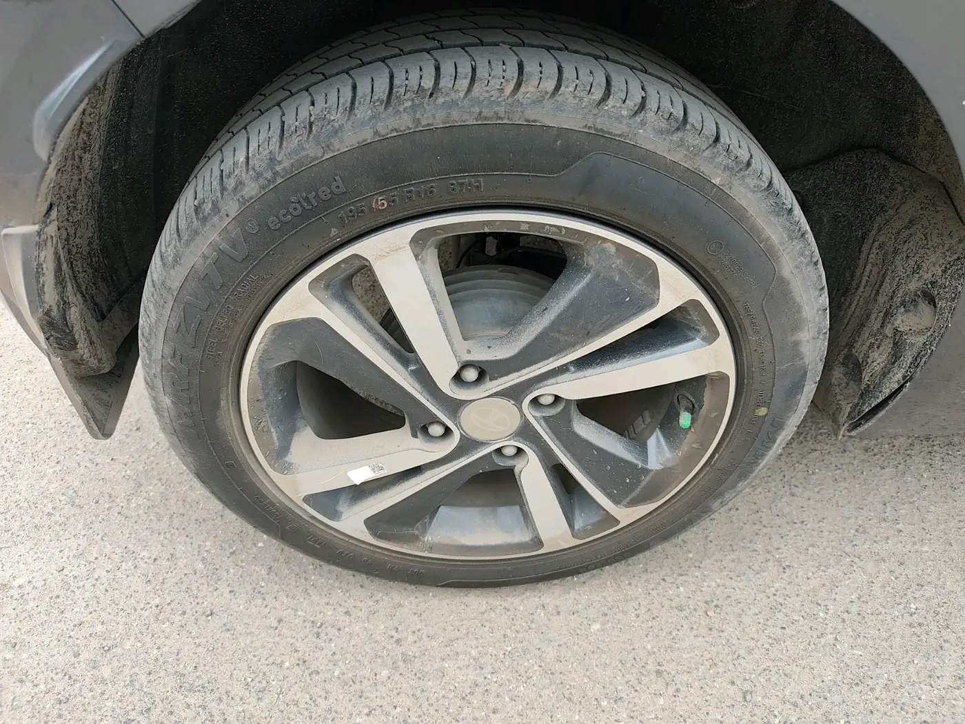 2021 Tata ALTROZ XZ PETROL, Petrol, Manual, 40,071 km, tyre