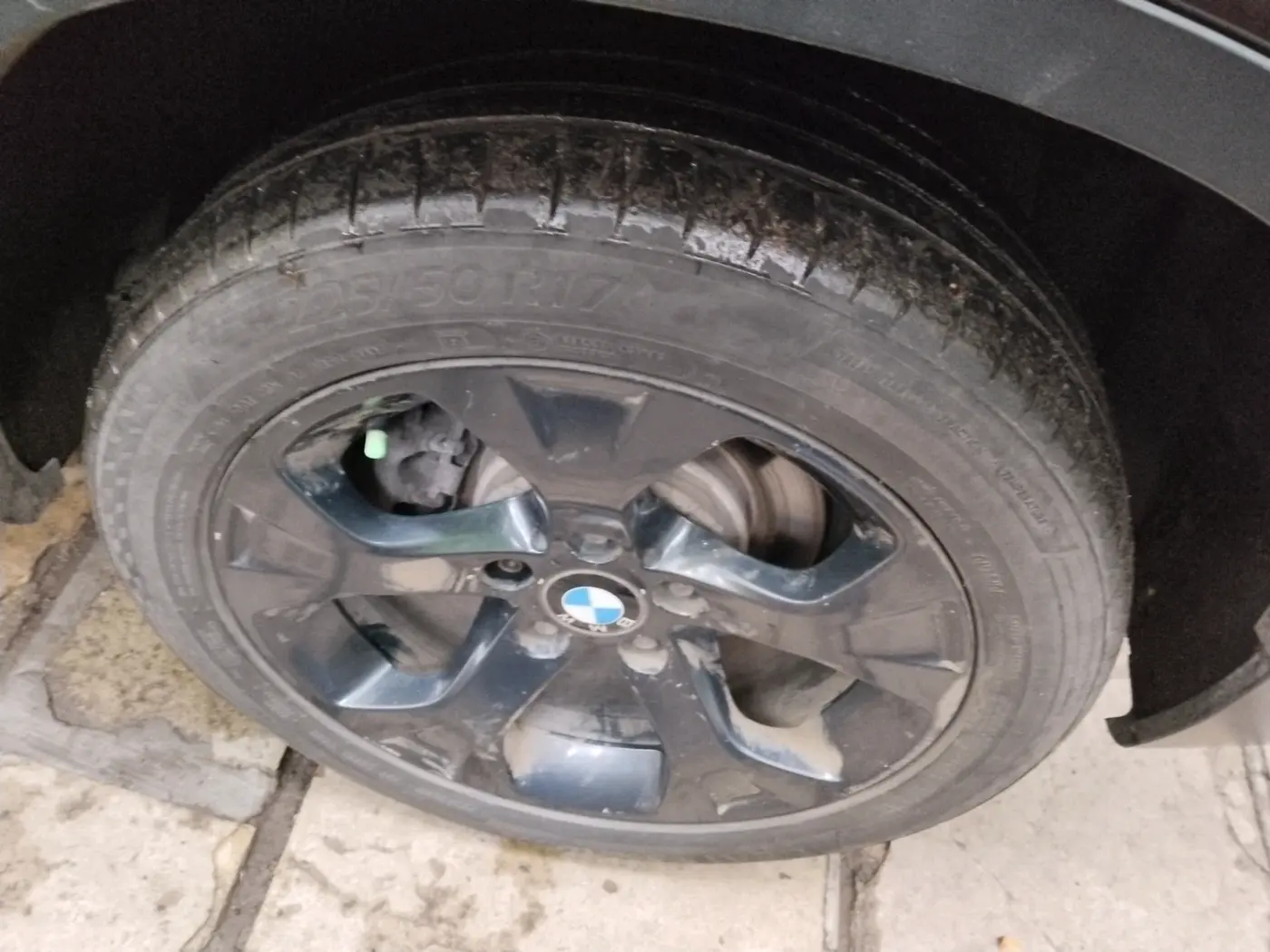 2011 BMW X1 sDrive20d, Diesel, Automatic, 1,66,619 km, tyre