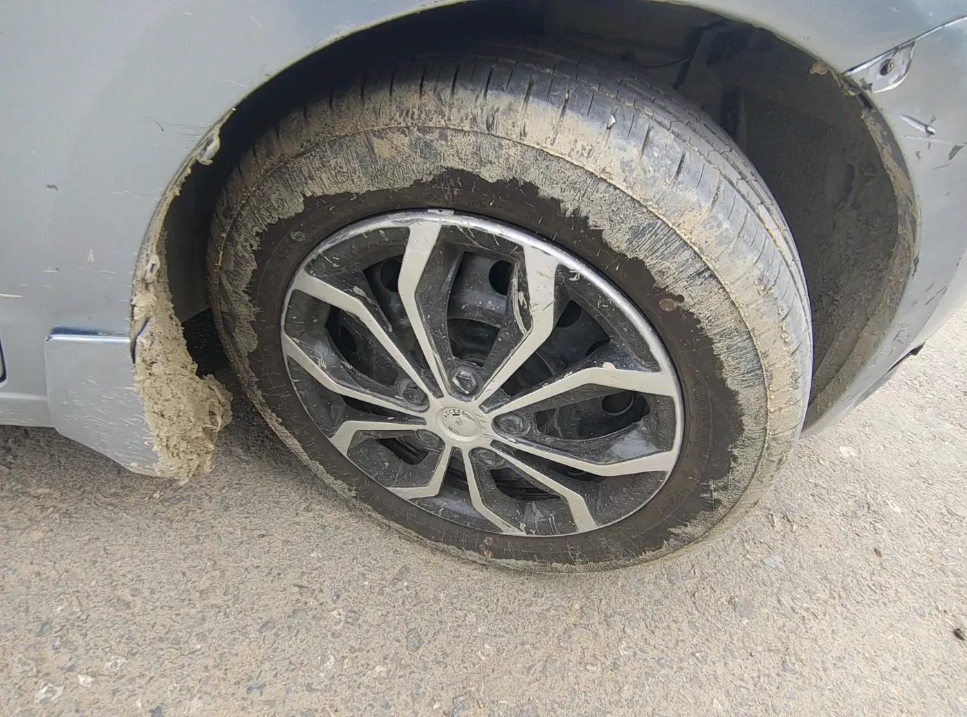 2013 Maruti Ertiga VDI, Diesel, Manual, 91,250 km, tyre