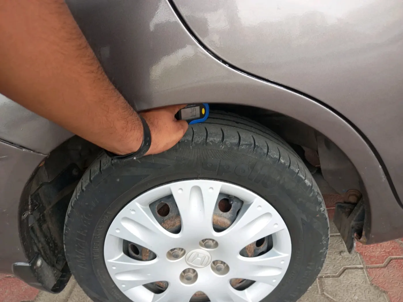 2015 Honda Amaze 1.2L I-VTEC S, CNG, Manual, 1,47,008 km, tyre