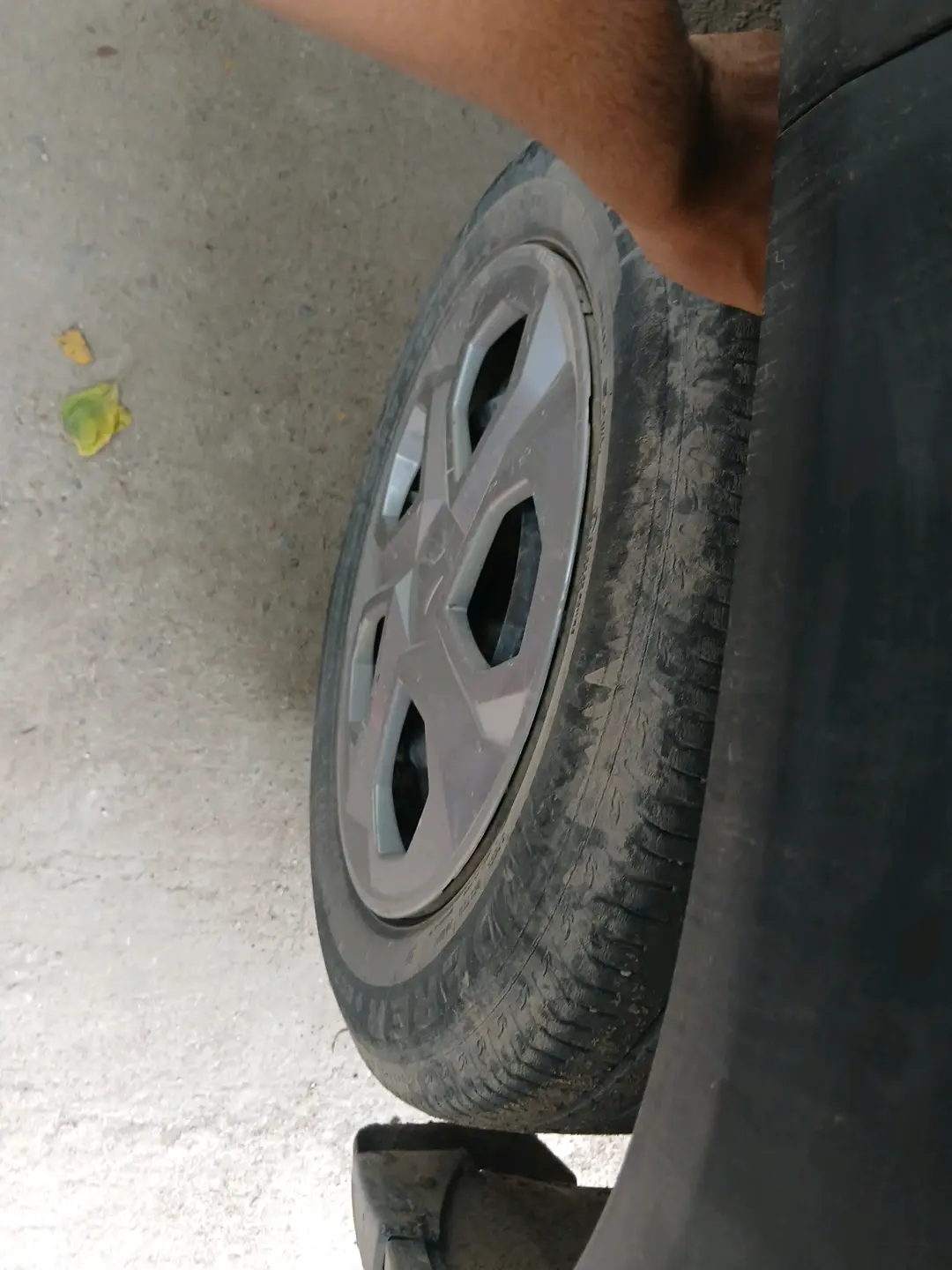 2023 Maruti BREZZA LXI S- CNG, CNG, Manual, 63,662 km, tyre