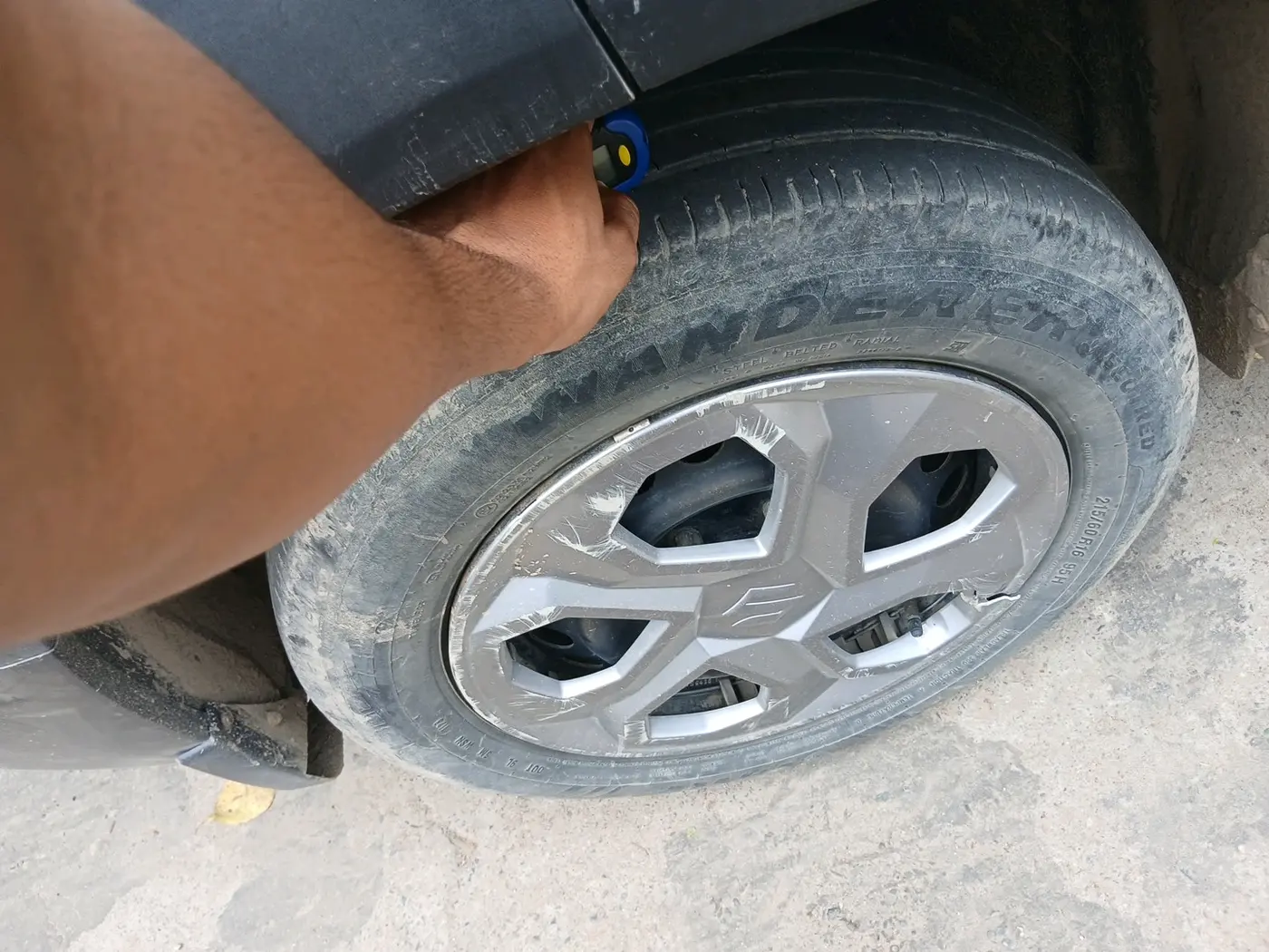 2023 Maruti BREZZA LXI S- CNG, CNG, Manual, 63,662 km, tyre