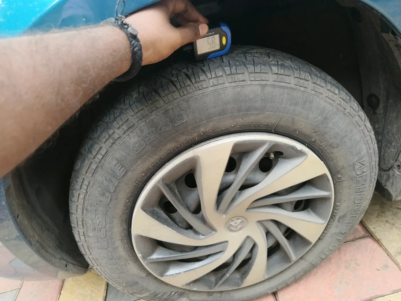2013 Maruti Swift Dzire VDI, Diesel, Manual, 75,571 km, tyre