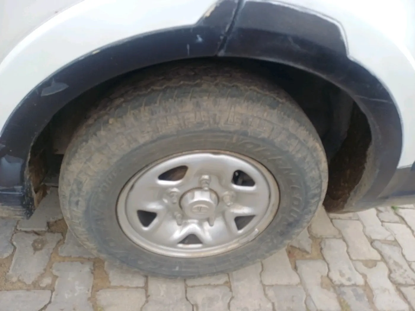 2018 Tata Hexa XM 4X2 7 STR, Diesel, Manual, 85,245 km, tyre