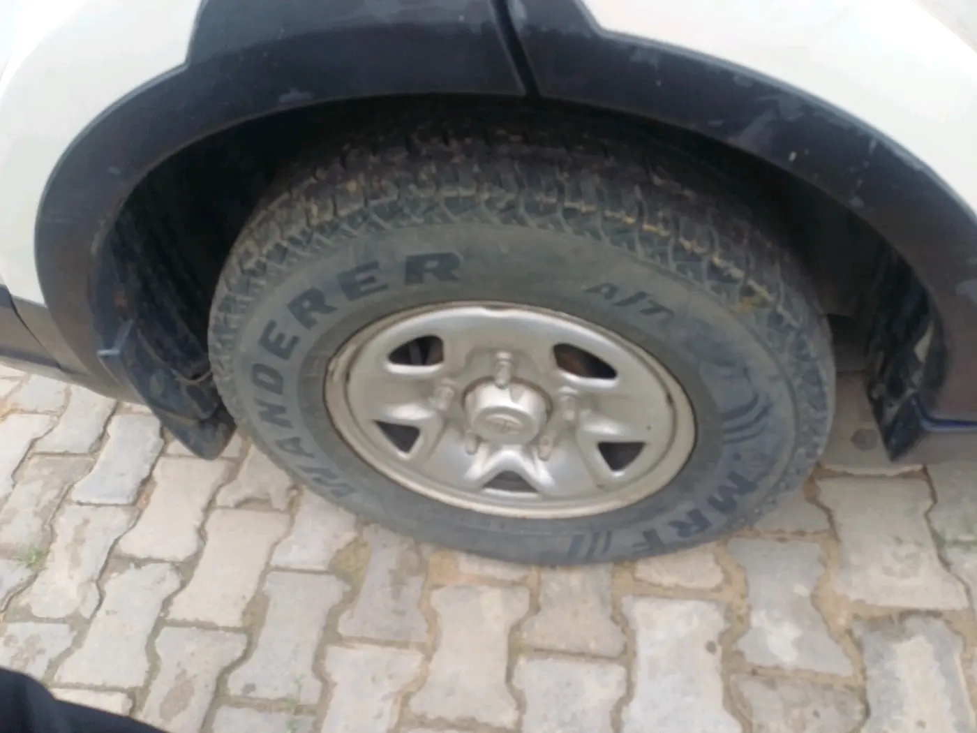 2018 Tata Hexa XM 4X2 7 STR, Diesel, Manual, 85,245 km, tyre