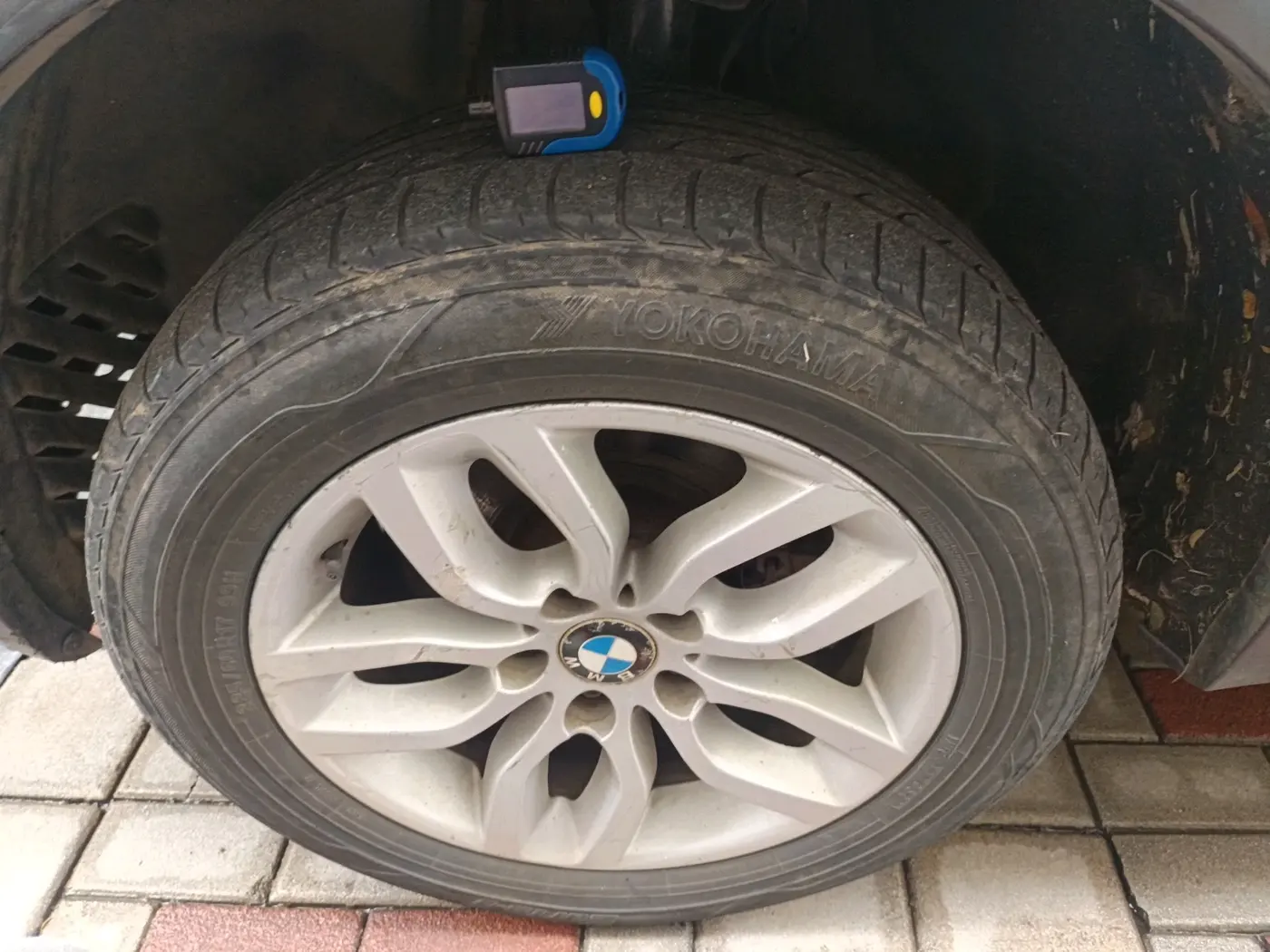 2013 BMW X3 XDRIVE 20D, Diesel, Automatic, 1,42,119 km, tyre