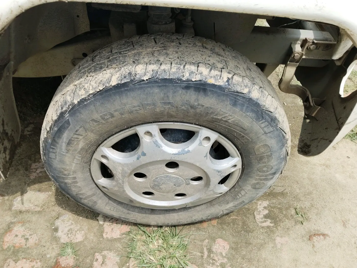 2013 Mahindra Bolero ZLX BS-III, Diesel, Manual, 1,38,242 km, tyre