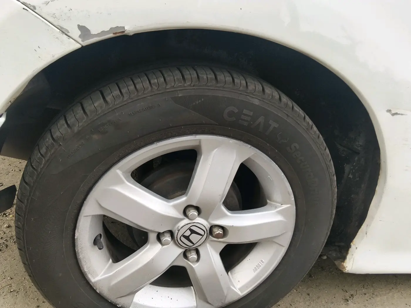 2011 Honda City 1.5L I-VTEC V MT, CNG, Manual, 85,956 km, tyre