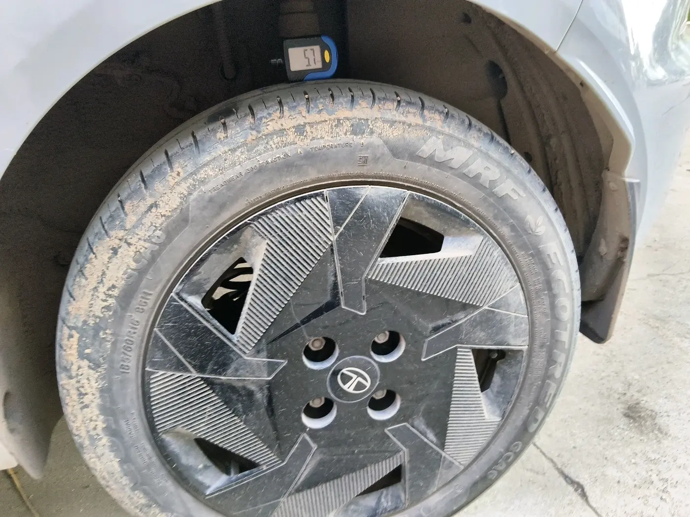 2025 Tata ALTROZ Creative S CNG 5MT, CNG, Manual, 15,829 km, tyre