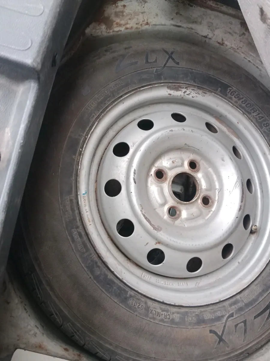 2016 Maruti Ritz LDI, Diesel, Manual, 1,08,283 km, tyre