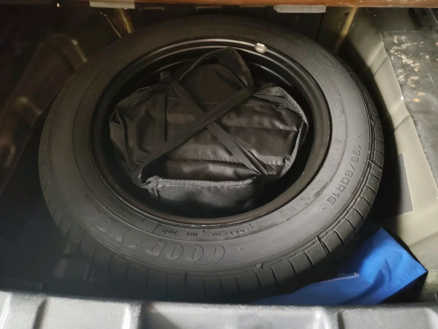 2023 Tata NEXON XZA PLUS PETROL DARK EDITION, Petrol, Automatic, 28,980 km, tyre