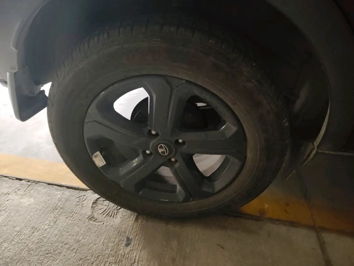 2023 Tata NEXON XZA PLUS PETROL DARK EDITION, Petrol, Automatic, 28,980 km, tyre