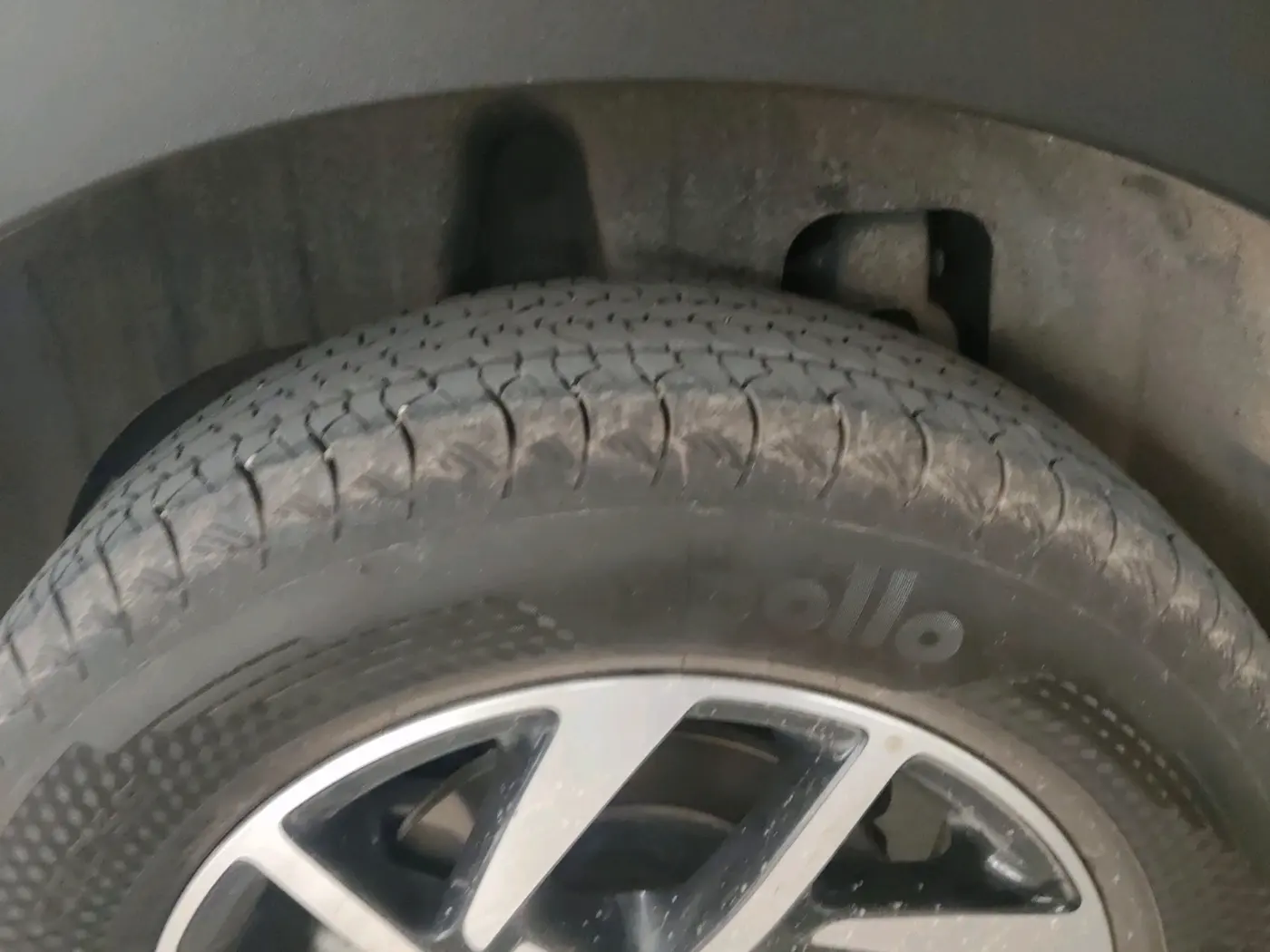 2024 Mahindra XUV 3XO AX5L 1.2 TGDi AT, Petrol, Automatic, 23,116 km, tyre