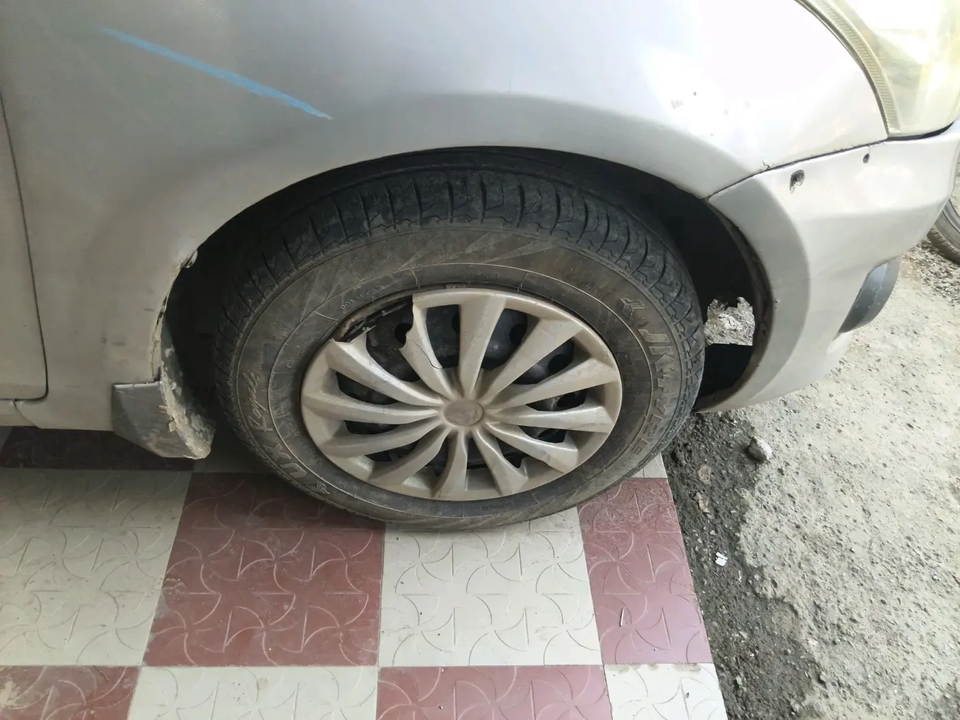 2013 Maruti Swift Dzire VDI, Diesel, Manual, 1,14,696 km, tyre