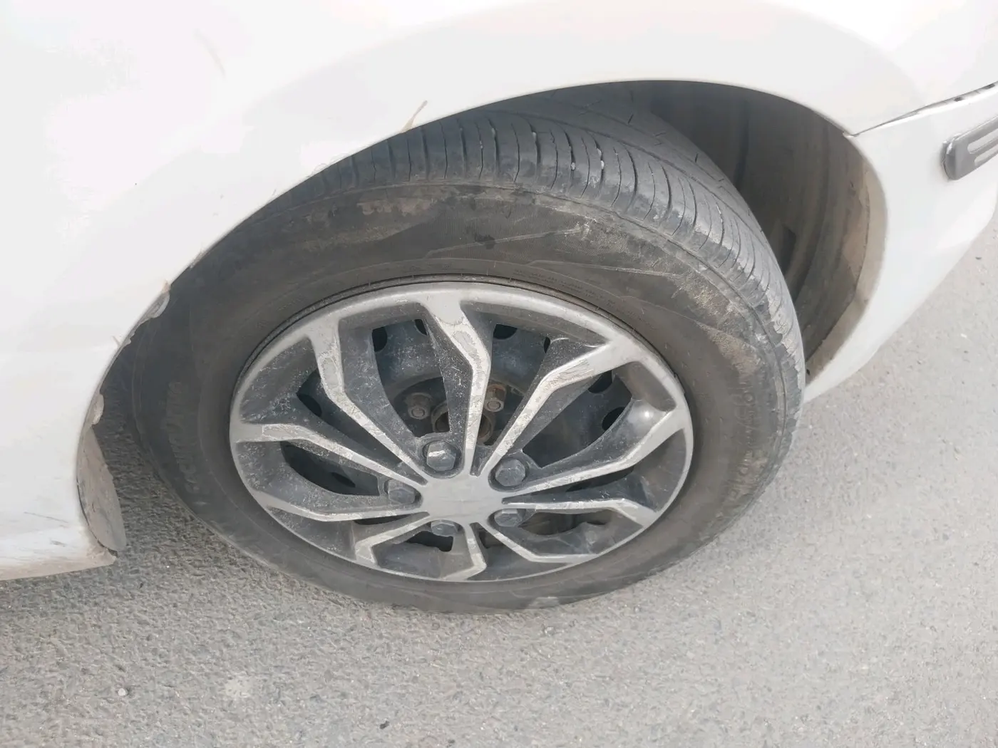 2017 Maruti Ciaz VXI+, CNG, Manual, 1,23,410 km, tyre