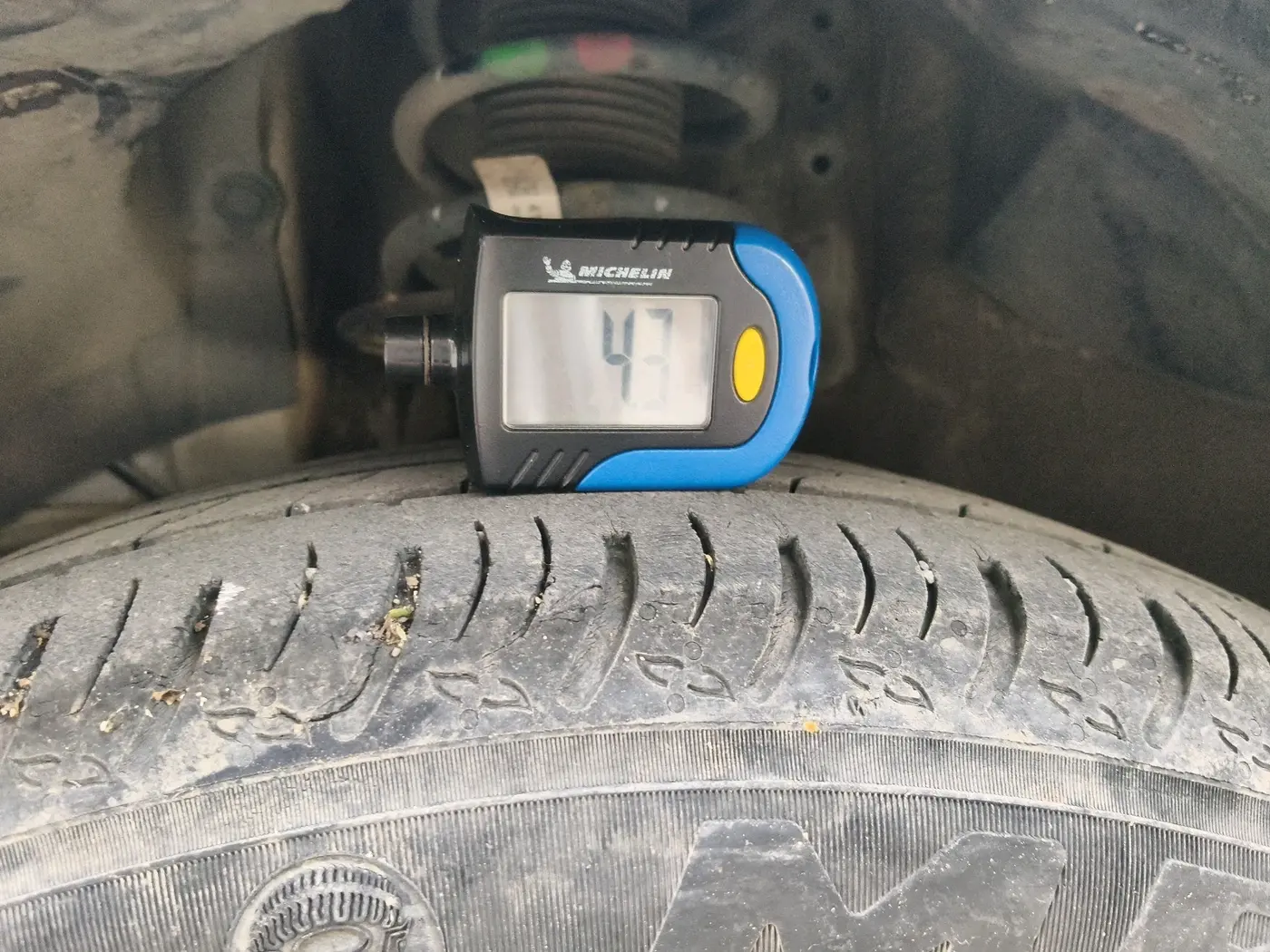 2023 Maruti XL6 ZETA CNG, CNG, Manual, 44,741 km, tyre
