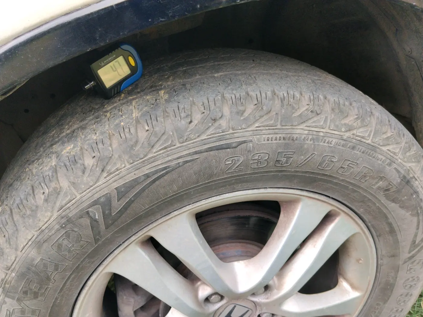 2012 Honda CRV 2.0L 4WD AT, Petrol, Automatic, 1,39,557 km, tyre